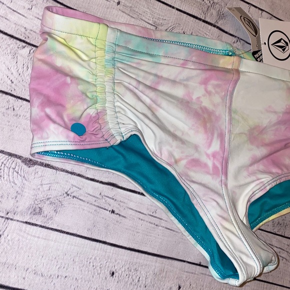 🔹 Volcom women’s tie dye blaze boardies 🔹 - Picture 3 of 5